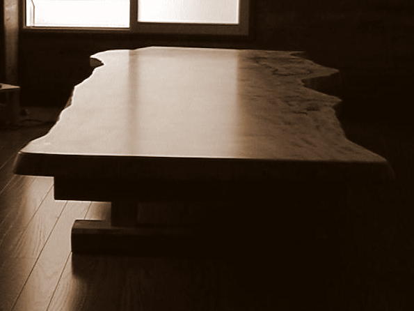 栃（トチ）の一枚板テーブル