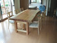 松テーブル＋イタリア製の椅子